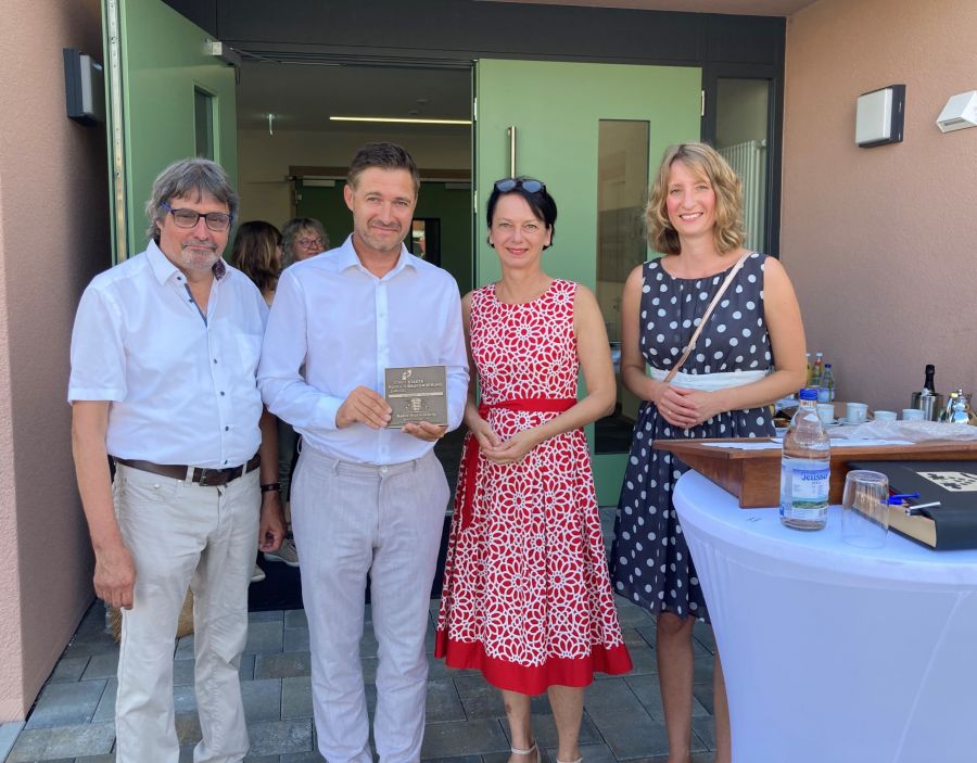  – v.l. Armin Waldbüßer MdL, BM Björn Steinbach, Regierungspräsidentin Susanne Bay, Isabell Huber MdL. Foto: Gemeinde