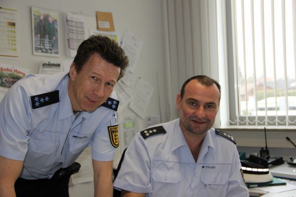 links PHM Harald Rank, rechts PHK Dietmar Sonnberger